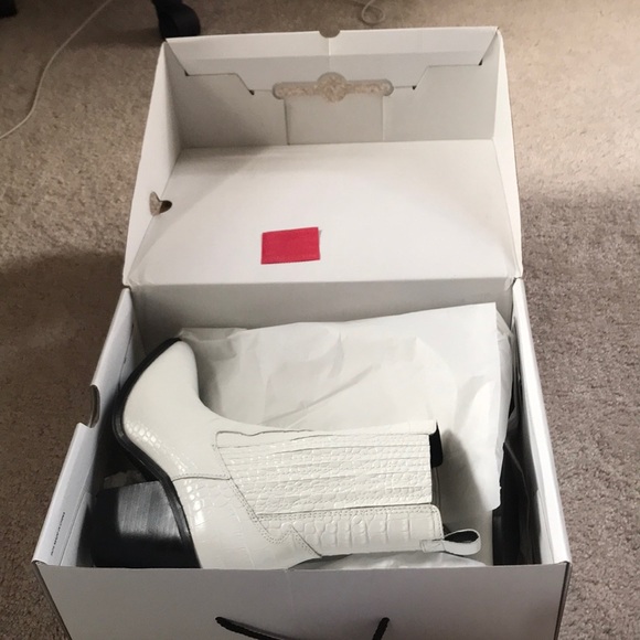 Aldo leather boots size 6.5, new in a box - Picture 5 of 7